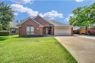 218 Lexington Ave, Clute, TX 77531 - Photo 2