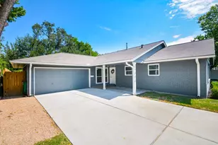 7926 Ridgeview Dr, Houston, TX 77055 - Photo 2