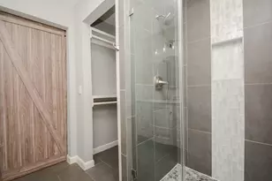 7926 Ridgeview Dr, Houston, TX 77055 - Photo 10
