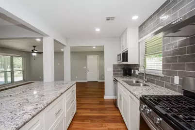 7926 Ridgeview Drive, Houston, TX 77055 - Photo 8
