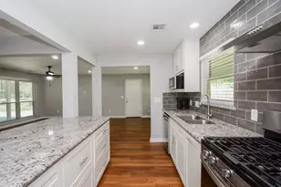 7926 Ridgeview Dr, Houston, TX 77055 - Photo 8