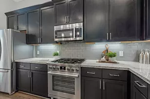 1010 W 24th St, Houston, TX 77008 - Photo 12