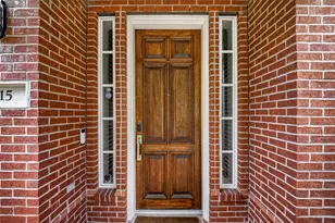 15 Islewood Blvd, The Woodlands, TX 77380 - Photo 2