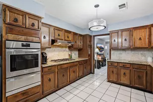 10922 Ivyridge Rd, Houston, TX 77043 - Photo 4