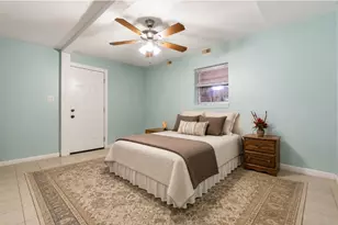 10922 Ivyridge Rd, Houston, TX 77043 - Photo 12
