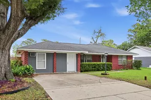 10922 Ivyridge Rd, Houston, TX 77043 - Photo 2