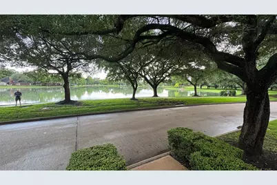 502 Lake Bend Drive, Sugar Land, TX 77479 - Photo 2