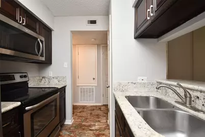 700 Thicket Lane #704, Houston, TX 77079 - Photo 18