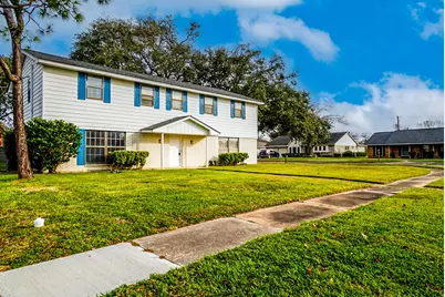 112 Honeysuckle Street, Lake Jackson, TX 77566 - Photo 2