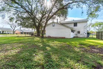 112 Honeysuckle Street, Lake Jackson, TX 77566 - Photo 20