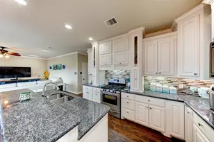 1052 Redfish St, Bayou Vista, TX 77563 - Photo 16