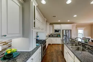 1052 Redfish St, Bayou Vista, TX 77563 - Photo 12