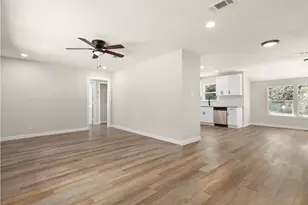 715 20th Ave N, Texas City, TX 77590 - Photo 2