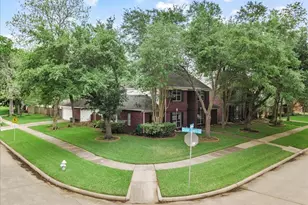 1103 Glendale Dr, Sugar Land, TX 77479 - Photo 2