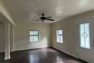 129 New York Ave, Lakehills, TX 78063 - Photo 10