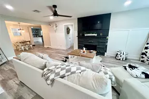 1217 18th Ave N, Texas City, TX 77590 - Photo 2