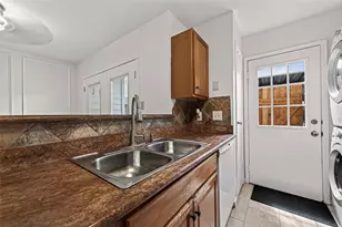 10615 Briar Forest Dr, Houston, TX 77042 - Photo 14