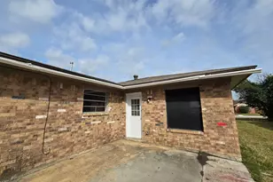 3108 Royal St, Baytown, TX 77521 - Photo 2