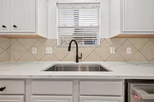9126 S Ferndale Pl Dr, Houston, TX 77064 - Photo 10