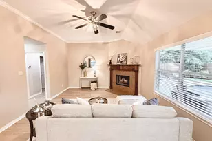 810 Springwood Dr, Conroe, TX 77385 - Photo 8