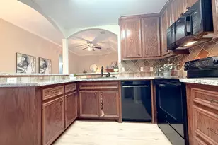 810 Springwood Dr, Conroe, TX 77385 - Photo 12