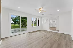 15806 Lakeview Dr, Beach City, TX 77523 - Photo 14