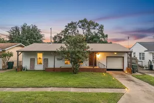7113 Sycamore Dr, Galveston, TX 77551 - Photo 1