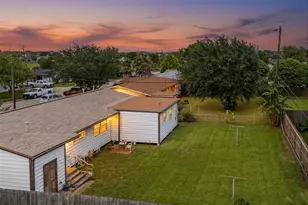 7113 Sycamore Dr, Galveston, TX 77551 - Photo 2