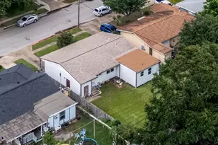 7113 Sycamore Dr, Galveston, TX 77551 - Photo 8