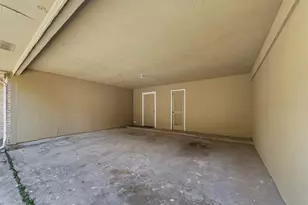 10827 Sugar Hill Dr, Houston, TX 77042 - Photo 32