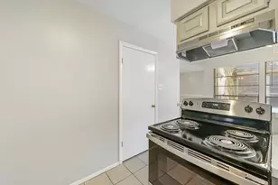 10827 Sugar Hill Dr, Houston, TX 77042 - Photo 12