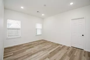 2139 Counter Point Dr, Houston, TX 77055 - Photo 32