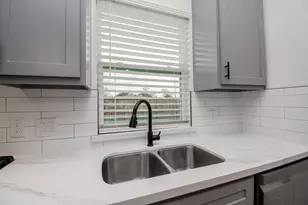 2139 Counter Point Dr, Houston, TX 77055 - Photo 22