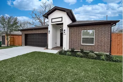 2139 Counter Point Drive, Houston, TX 77055 - Photo 2