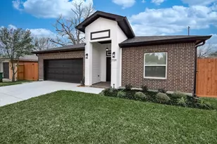 2139 Counter Point Dr, Houston, TX 77055 - Photo 2