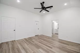 2139 Counter Point Dr, Houston, TX 77055 - Photo 26