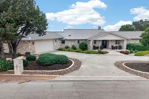 955 Skyline Dr, Canyon Lake, TX 78133 - Photo 2