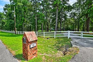 11 W Lake Forest Ct, Conroe, TX 77384 - Photo 2