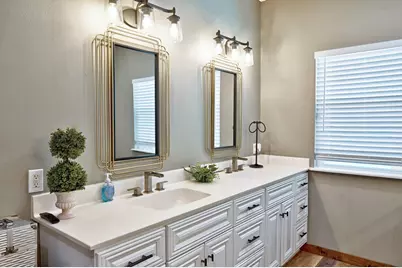11 W Lake Forest Court, Conroe, TX 77384 - Photo 32
