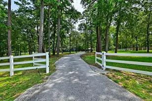 11 W Lake Forest Ct, Conroe, TX 77384 - Photo 1