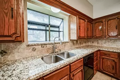 67 N Skyflower Court, The Woodlands, TX 77381 - Photo 16