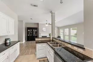 3806 Vinecrest Dr, Pearland, TX 77584 - Photo 10