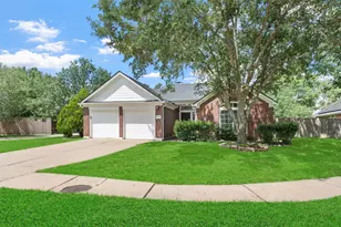 3806 Vinecrest Dr, Pearland, TX 77584 - Photo 2
