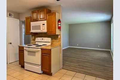 2102 5th Avenue N #5, Texas City, TX 77590 - Photo 4