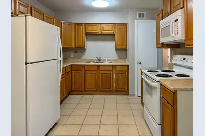 2102 5th Avenue N #5, Texas City, TX 77590 - Photo 4