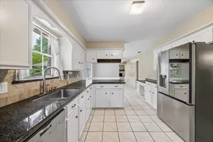 3319 Redwood Lodge Dr, Kingwood, TX 77339 - Photo 10