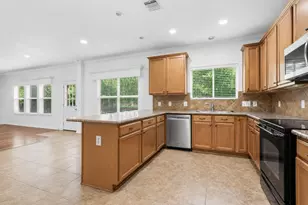 174 Spindle Tree Circle, The Woodlands, TX 77382 - Photo 4