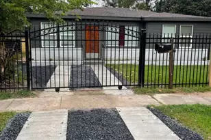 425 Plymouth St, Houston, TX 77022 - Photo 1