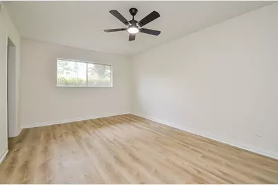 10623 Longmont Drive, Houston, TX 77042 - Photo 30