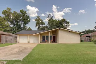 2011 Glendale St, Liberty, TX 77575 - Photo 2